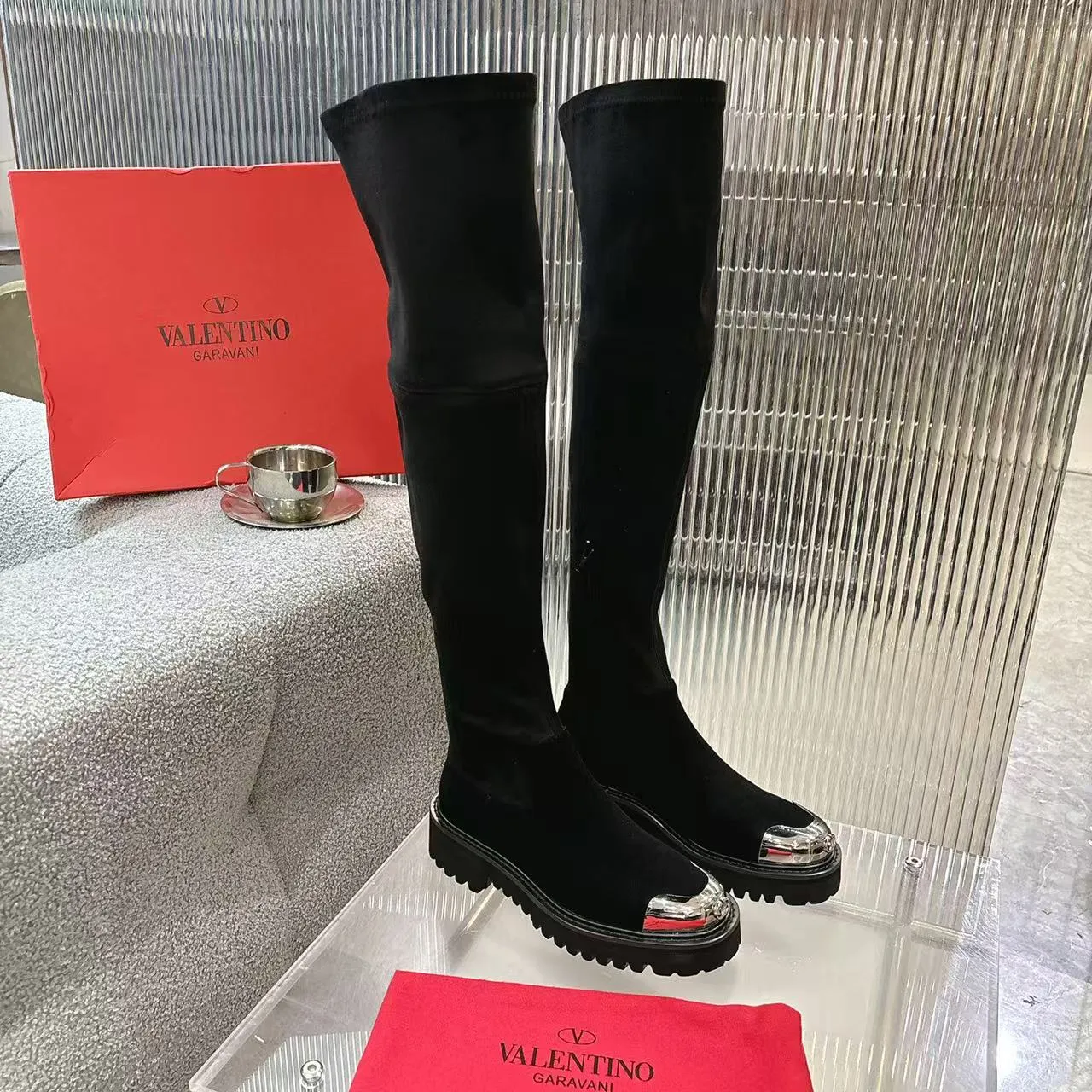 👟👟Ex-factory price 720👟👟 2026𝑉𝐴𝐿𝐸𝑁𝑇𝐼𝑁𝑂 Valentino ♡ͥ | 💫Purchase level🔍 Classic Valentino’s special textured hardware brings out a full sense of luxury After putting it on my feet, I was shocked that my feet looked slimmer! The new season lives up to expectations! Worth buying ❥The original method is absolutely sentimental ❥Elegant style creates a different feeling🙈 Simple temperament style!  ♡ show bdetails ———————————— ⊿▸: Code number｜35-40 (41. Customized) ⊿▸: Material｜Imported calfskin + elastic pu ⊿▸: Lining |Sheepskin ⊿▸: Code number 35-40 (41. Customized)